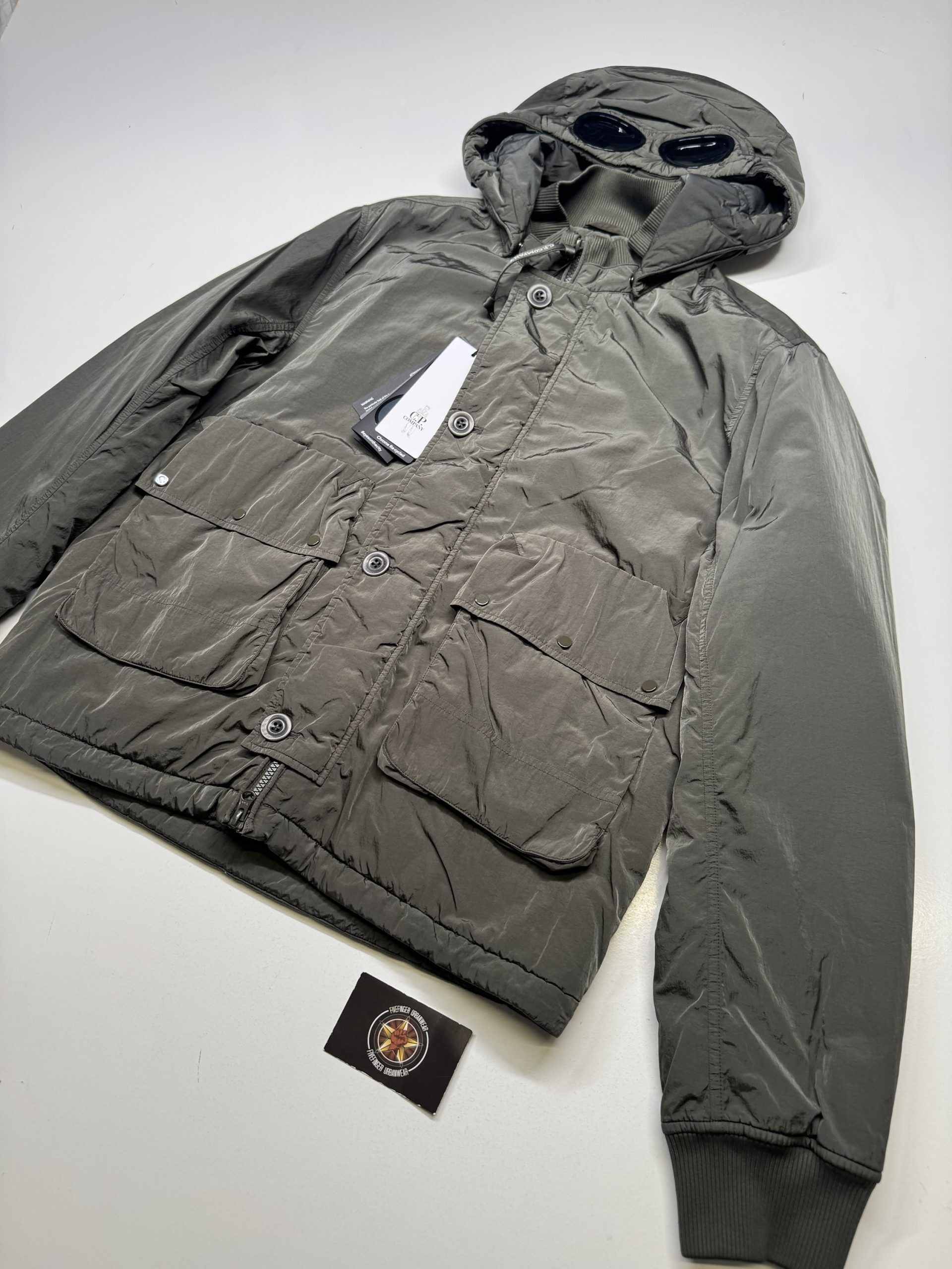 CP COMPANY Chrome-R Goggle Jacket in Green - Fivefinger Urbanwear Ltd