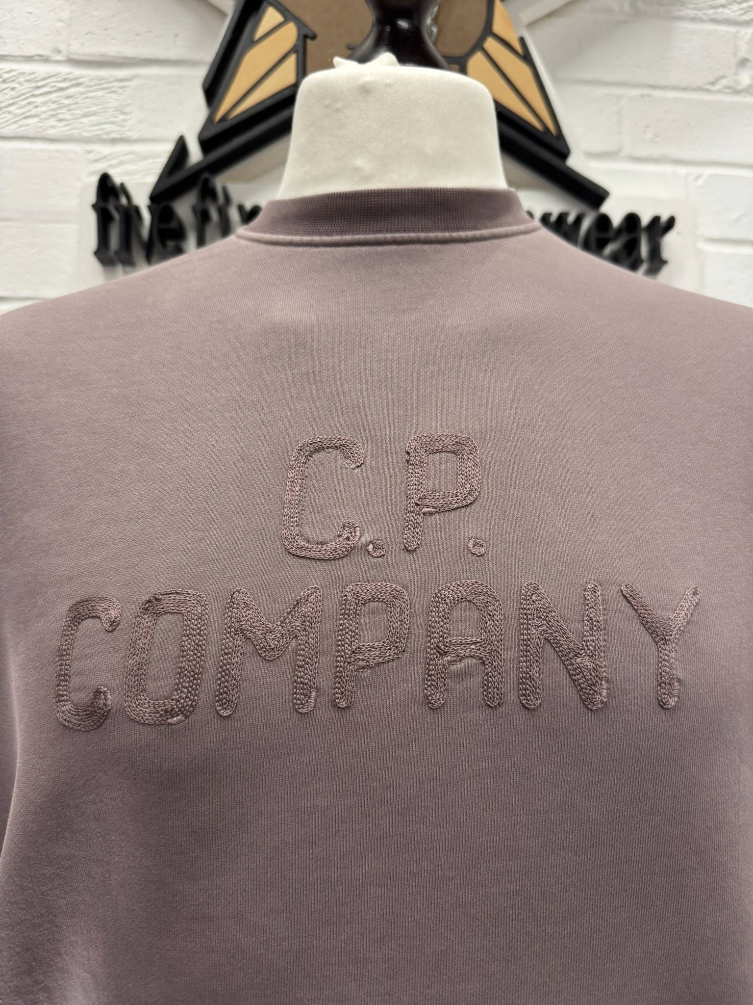 516871965_649568414838139_3088241300740002097_n CP COMPANY COTTON FLEECE CREW SWEATSHIRT IN MAUVE - Image 1