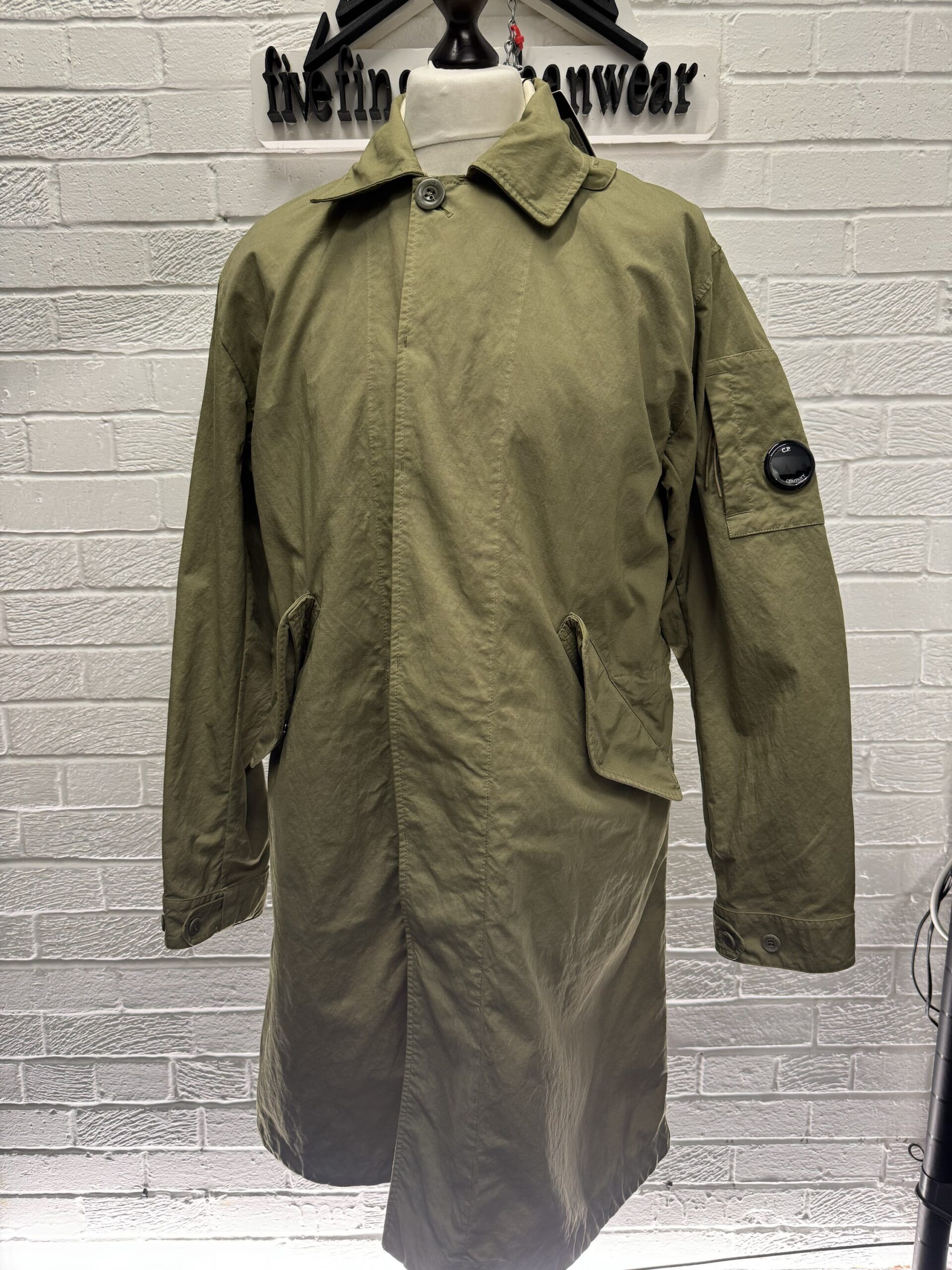 SS26 RELEASE (JAN 26) CP COMPANY 069A TWILL LONG PARKA LENS JACKET IN VINTAGE KHAKI      Large / P2P 24” - Image 1