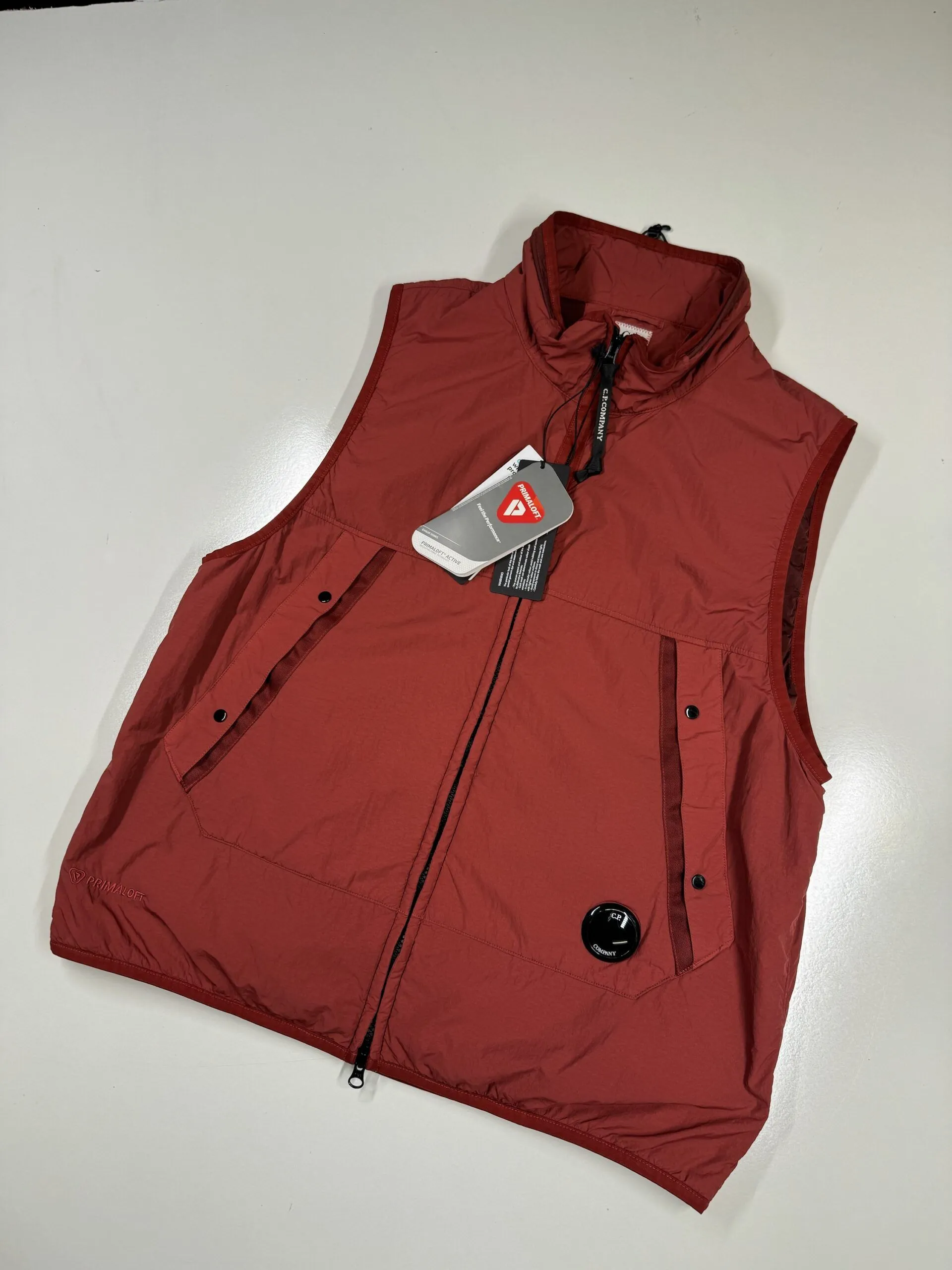 img_8969-2 CP COMPANY G.D.P POLARTEC LENS GILET VEST IN REDSize 54 / XXL / 24”p2p - Image 1