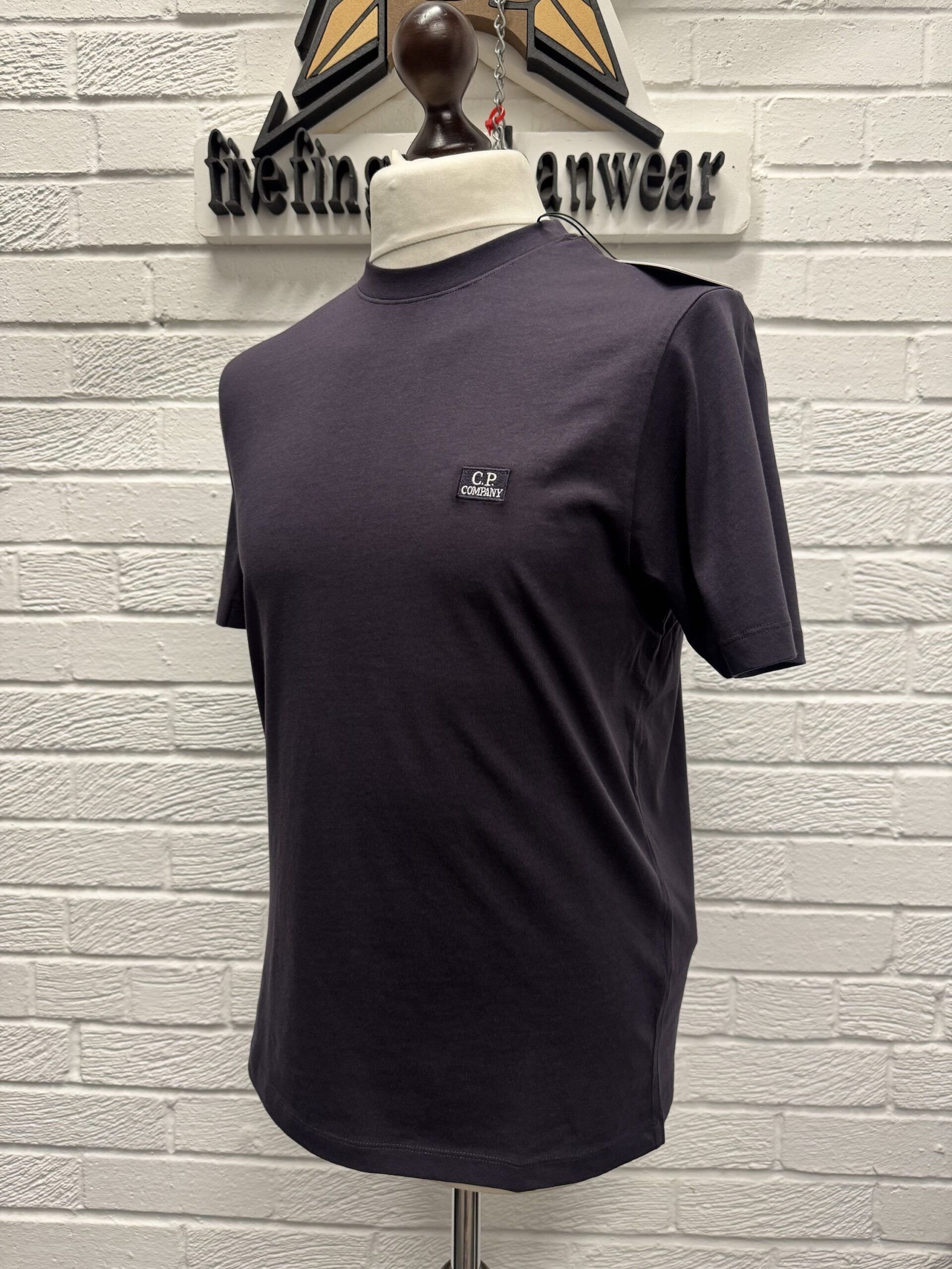 img_0295 CP COMPANY 031A 30/1 Jersey T-shirt in Purple. - Image 1