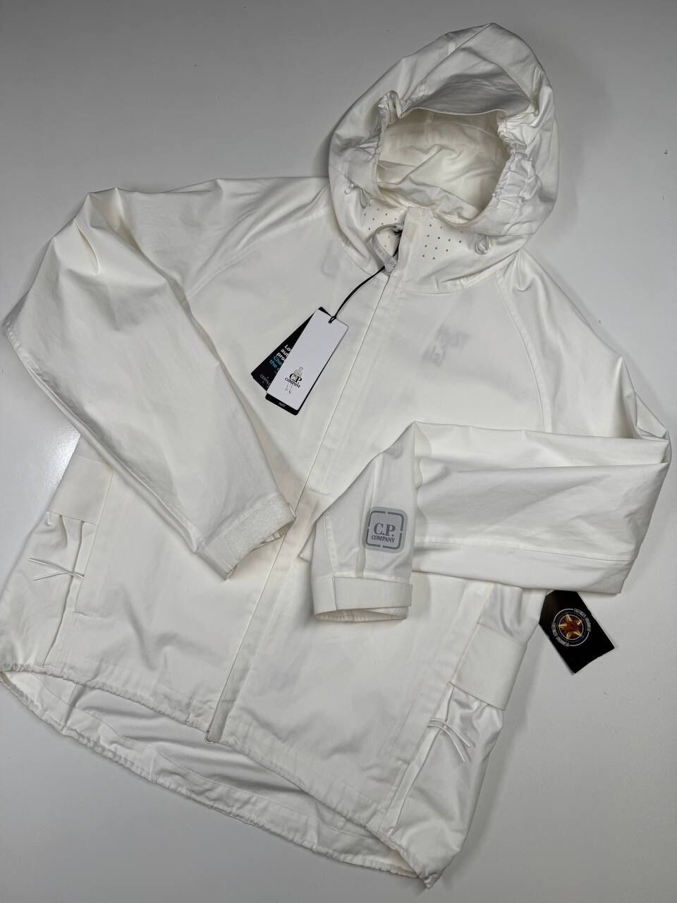 img_3455-5 C.P. COMPANY 009A METROPOLIS HYST HOODED JACKET IN WHITE - Image 1