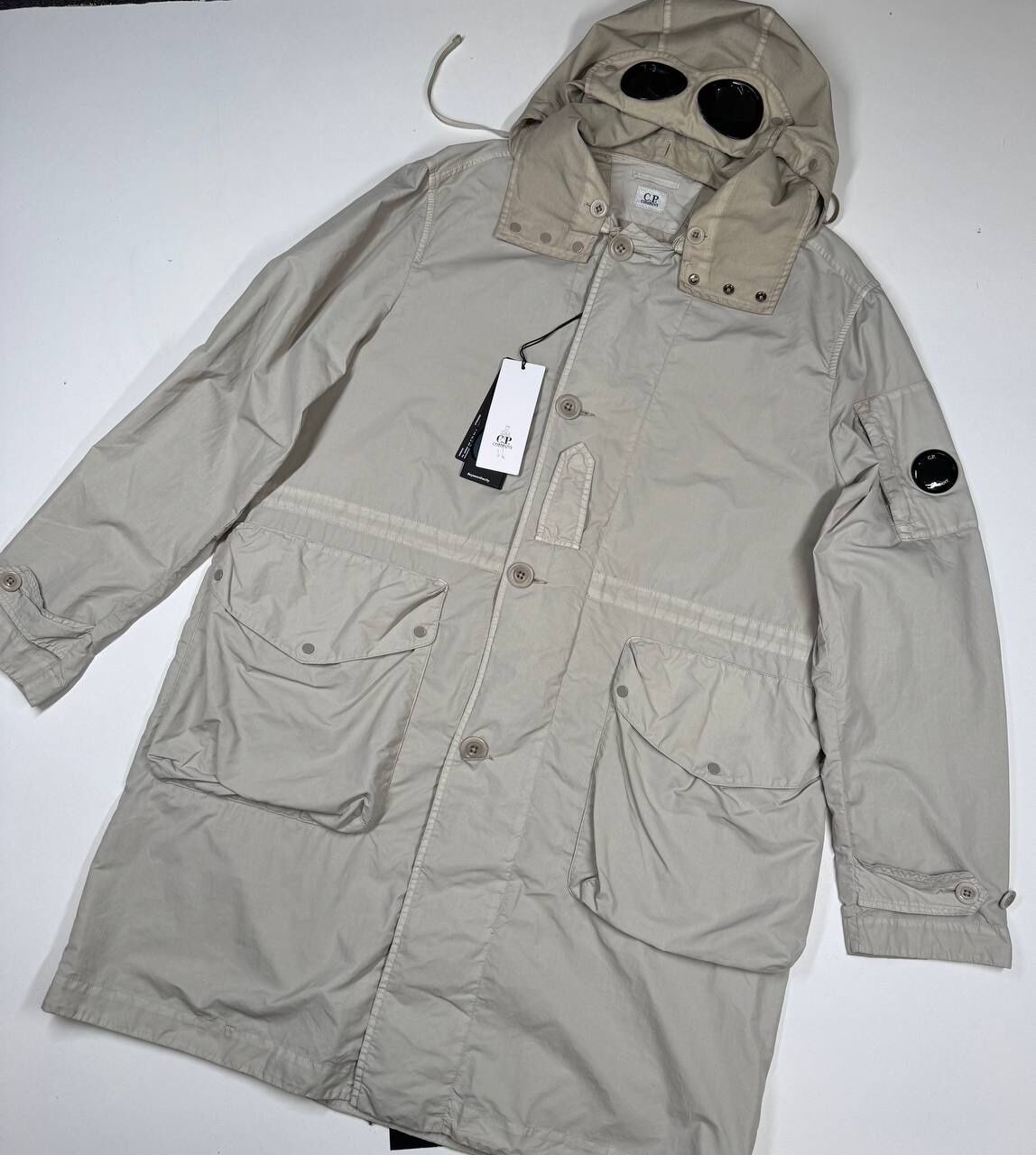 CP COMPANY 016A FLATT NYLON GOGGLE HOODED JACKET   -      Large  / 25” P2P - Image 1