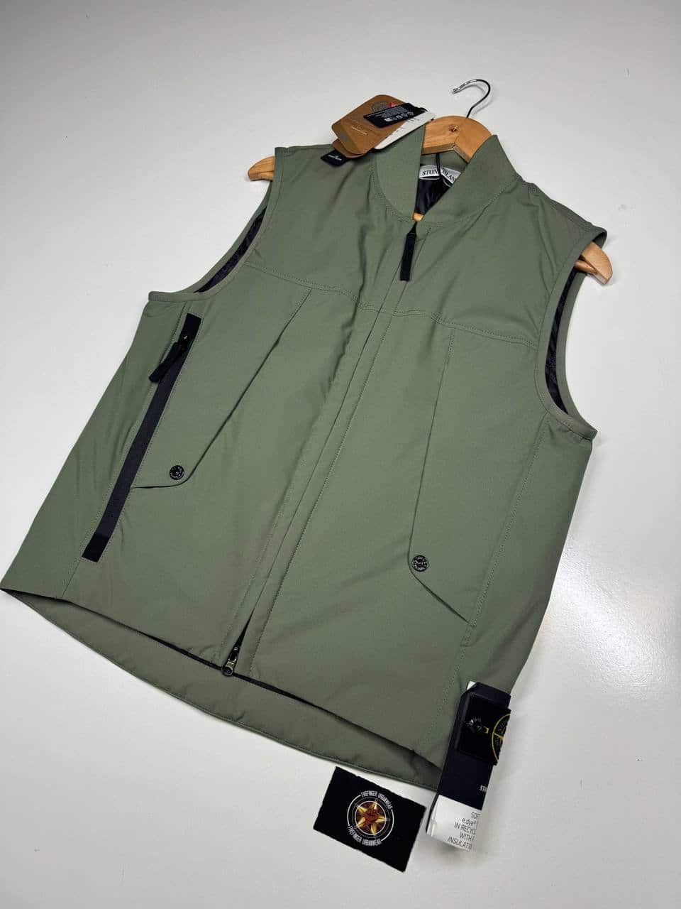 Stone Island G0121 Soft Shell-r_e.dye® Technology in Recycled Polyester With Primaloft® Insulation Technology Vest -musk Green- Small / P2p 20" - Image 1
