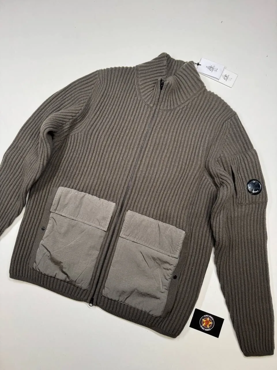 img_0459-2 CP COMPANY lens cardigan in lambswool Mixed in Olive Night Green Size 54 / XXL / P2P. 24.5” - Image 1