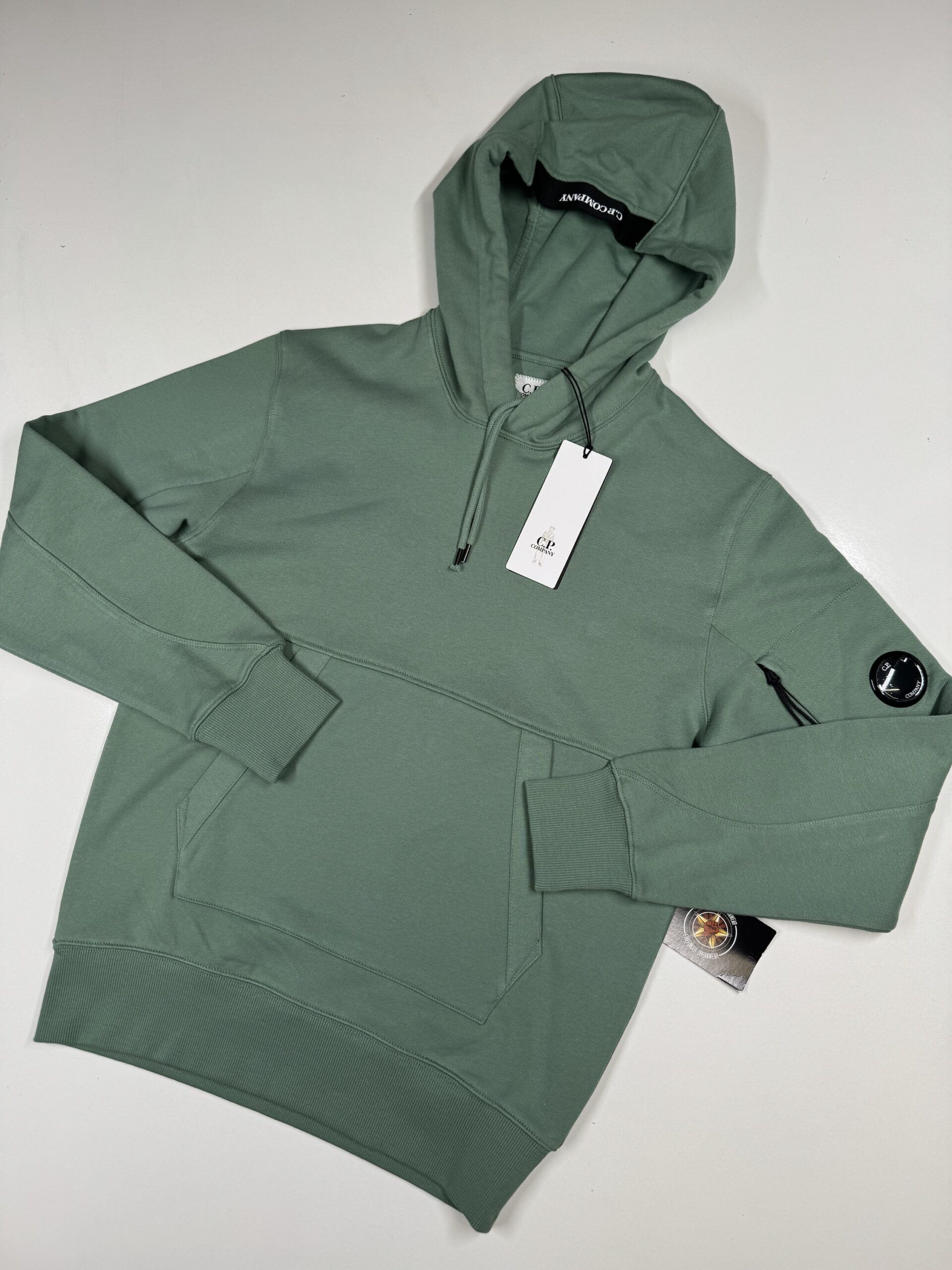 img_9660 CP COMPANY 023A Diagonal Raised Fleece Hooded Sweatshirt in Green - XS. / P2P 20” - Image 1