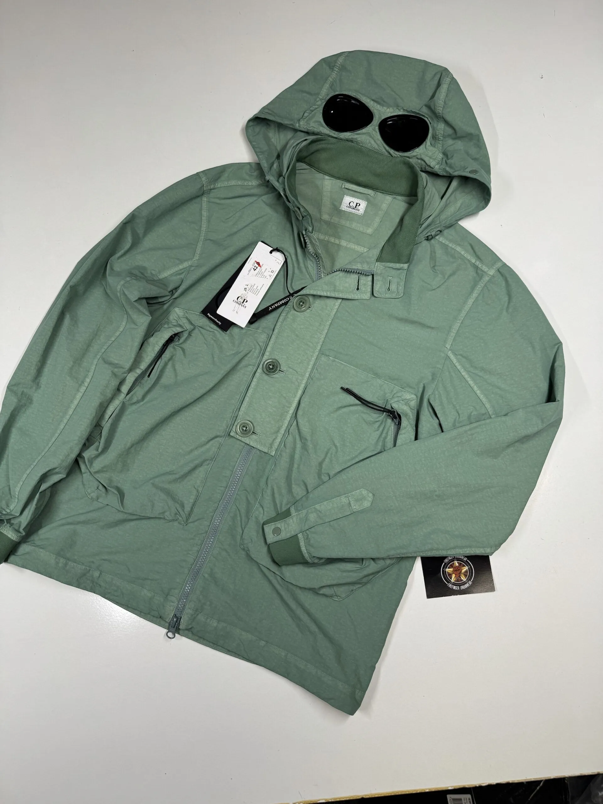 img_0384-4 CP COMPANY 018A FLATT NYLON GOGGLE OVERSHIRT IN GREEN - XS / P2P 20”. - Image 1