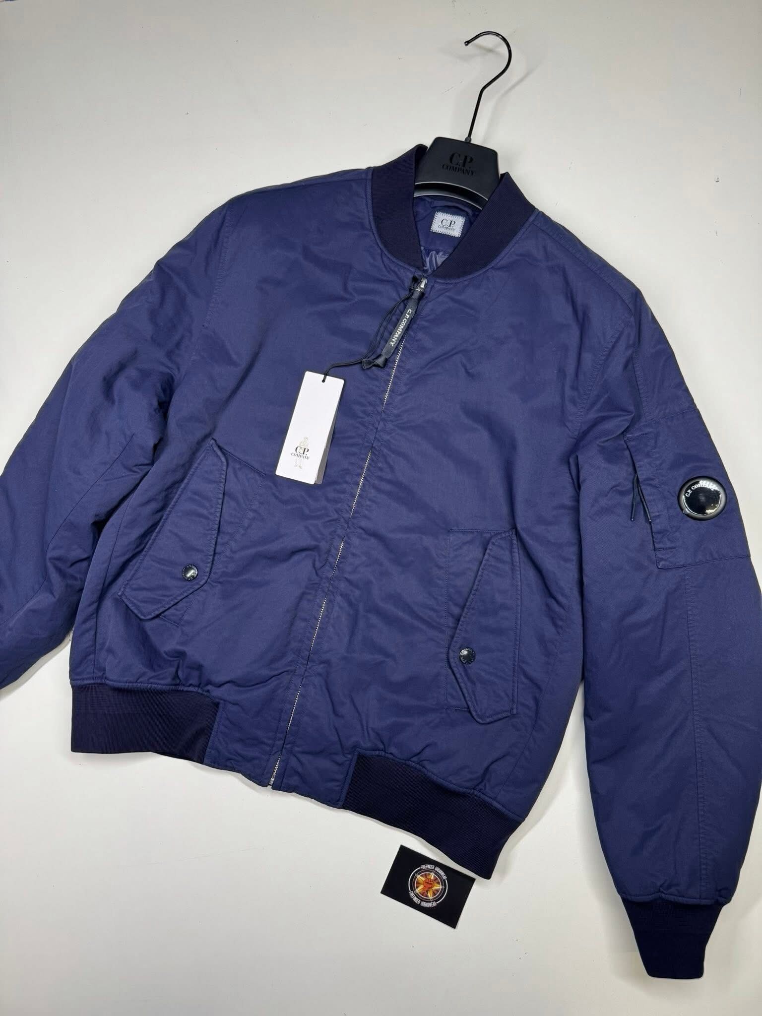AW26/27   C.P. COMPANY 081A T-FLATT NYLON PADDED BOMBER JACKET IN NAVY  - Large / P2P  23.5” - Image 1