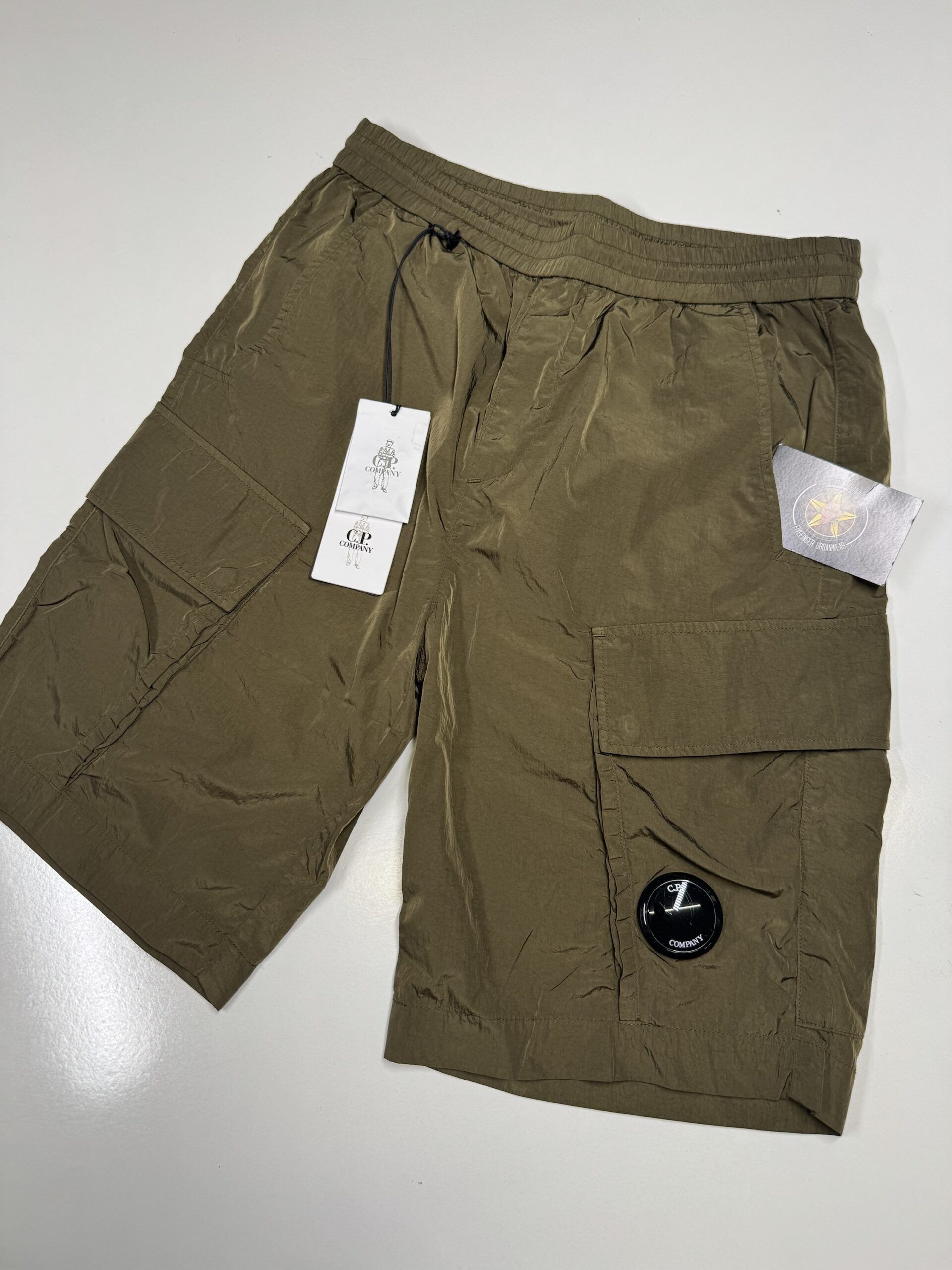 img_9600-2 Brand new CP COMPANY 179A Chrome-R Cargo Shorts in Green - Size 42 / XXS / w28” - Image 1
