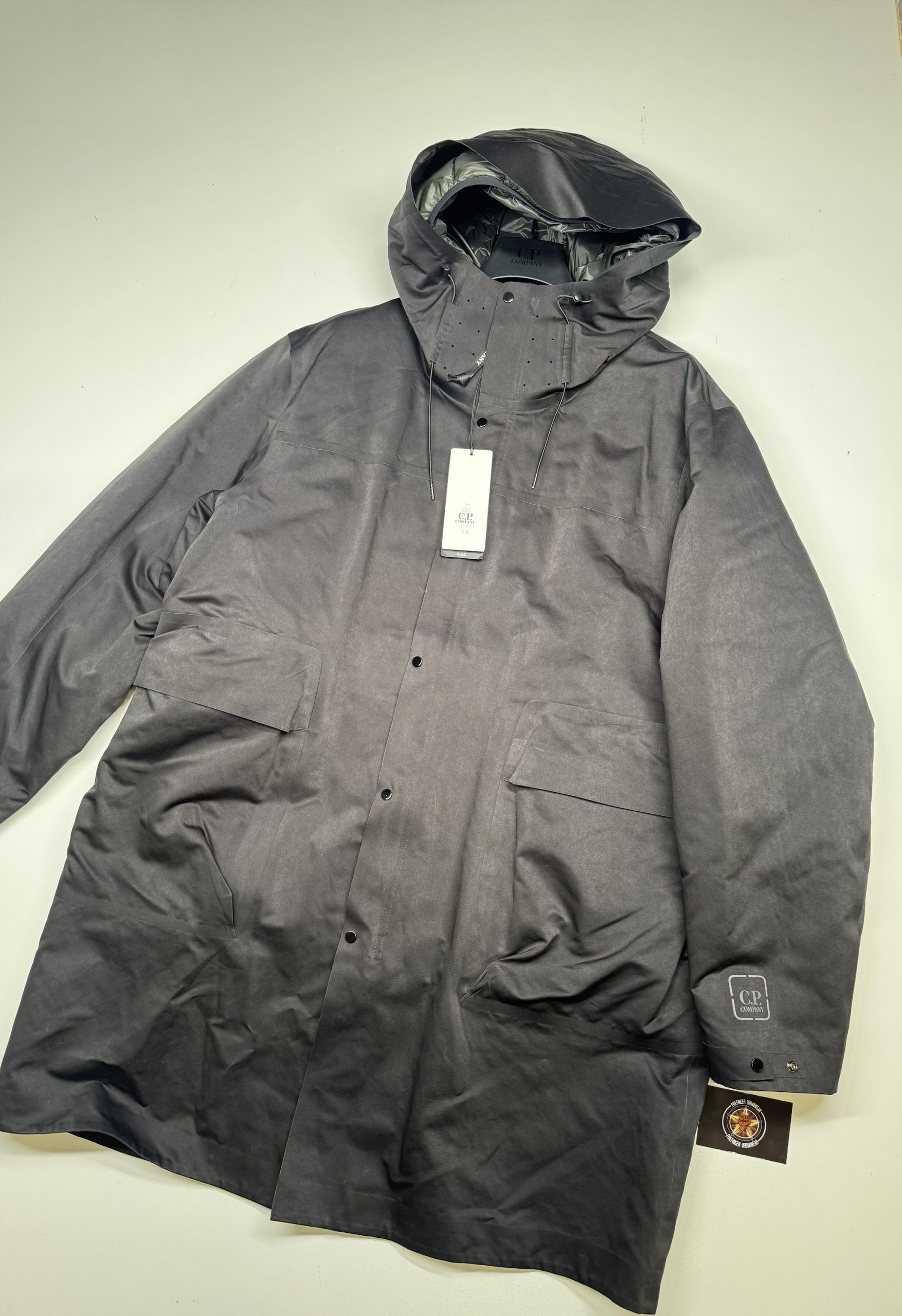 CP COMPANY 012A METROPOLIS SERIES A.A.C. HOODED PARKA IN BLACK - Image 1