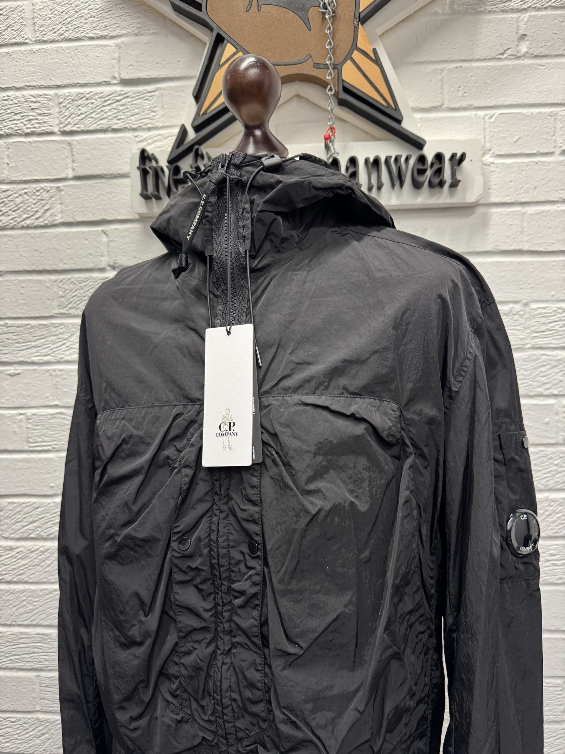 C.P. COMPANY 156A Chrome-R Zipped Hooded Overshirt in Black