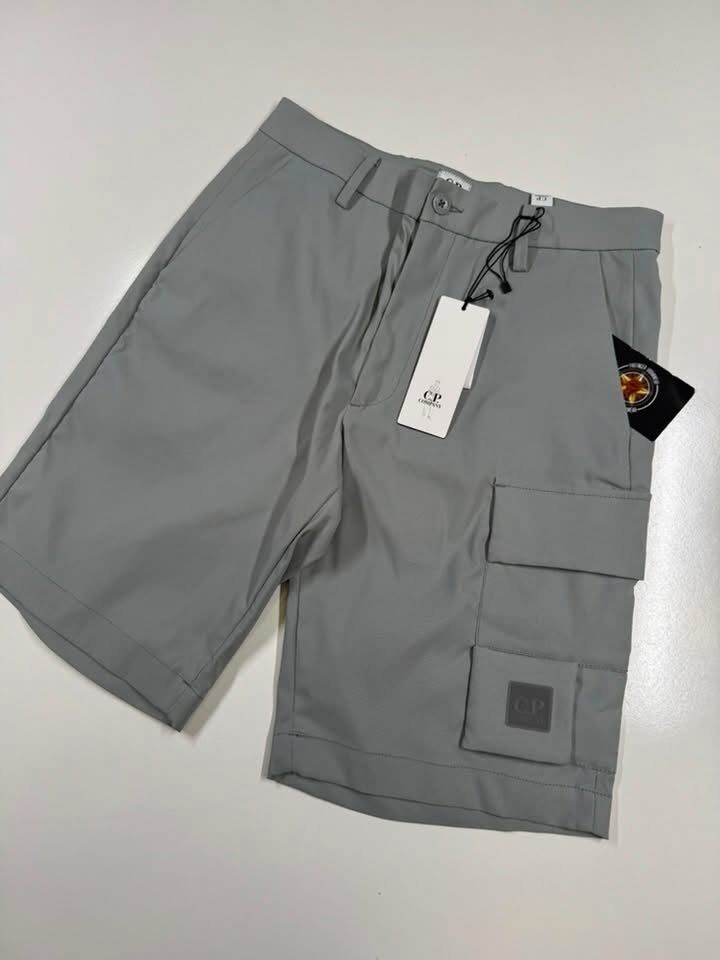 img_7574-2 C.P COMPANY 043A METROPOLIS TECNICAL PANAMA BERMUDA CARGO SHORTS IN GREY - Image 1