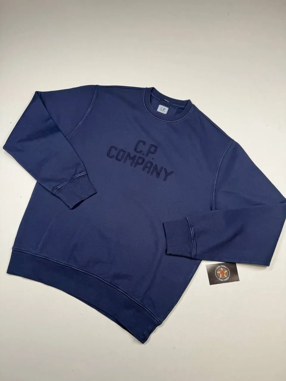 img_2355-3 CP COMPANY 154A COTTON FLEECE CREW SWEATSHIRT IN NIGHTSHADE NAVY - Image 1