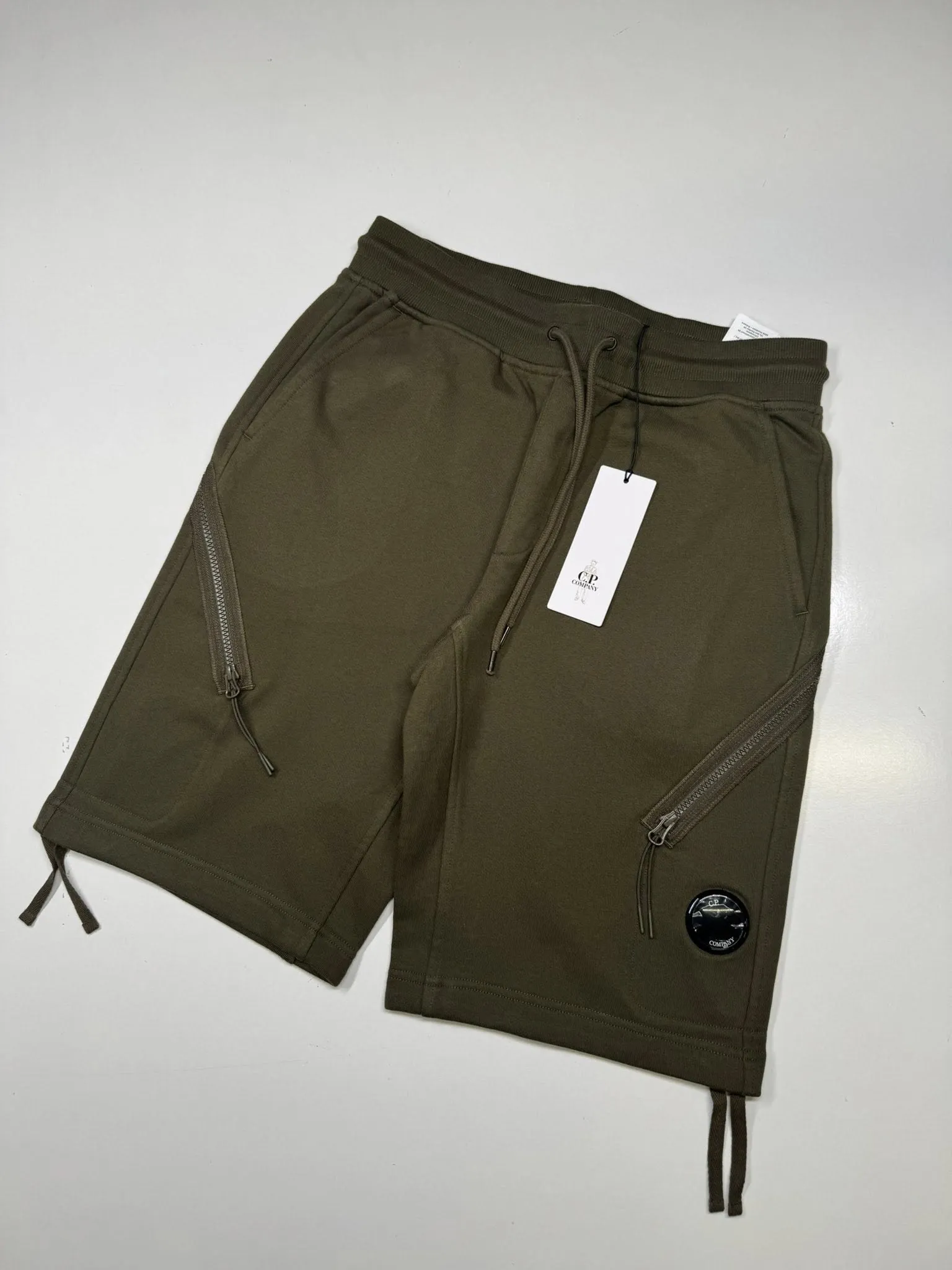CP COMPANY 154A DIAGONAL RAISED FLEECE LENS POCKET JOGGING BERMUDA.  -GREEN - Image 1