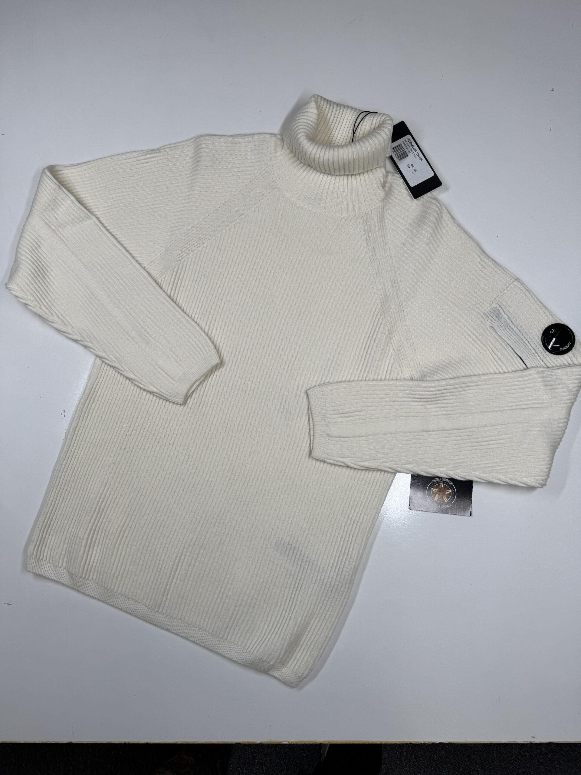 C.P. Company 048 Knitwear Turtle neck lambswool GRS pull over -   Large / 21.5” P2P - Image 1