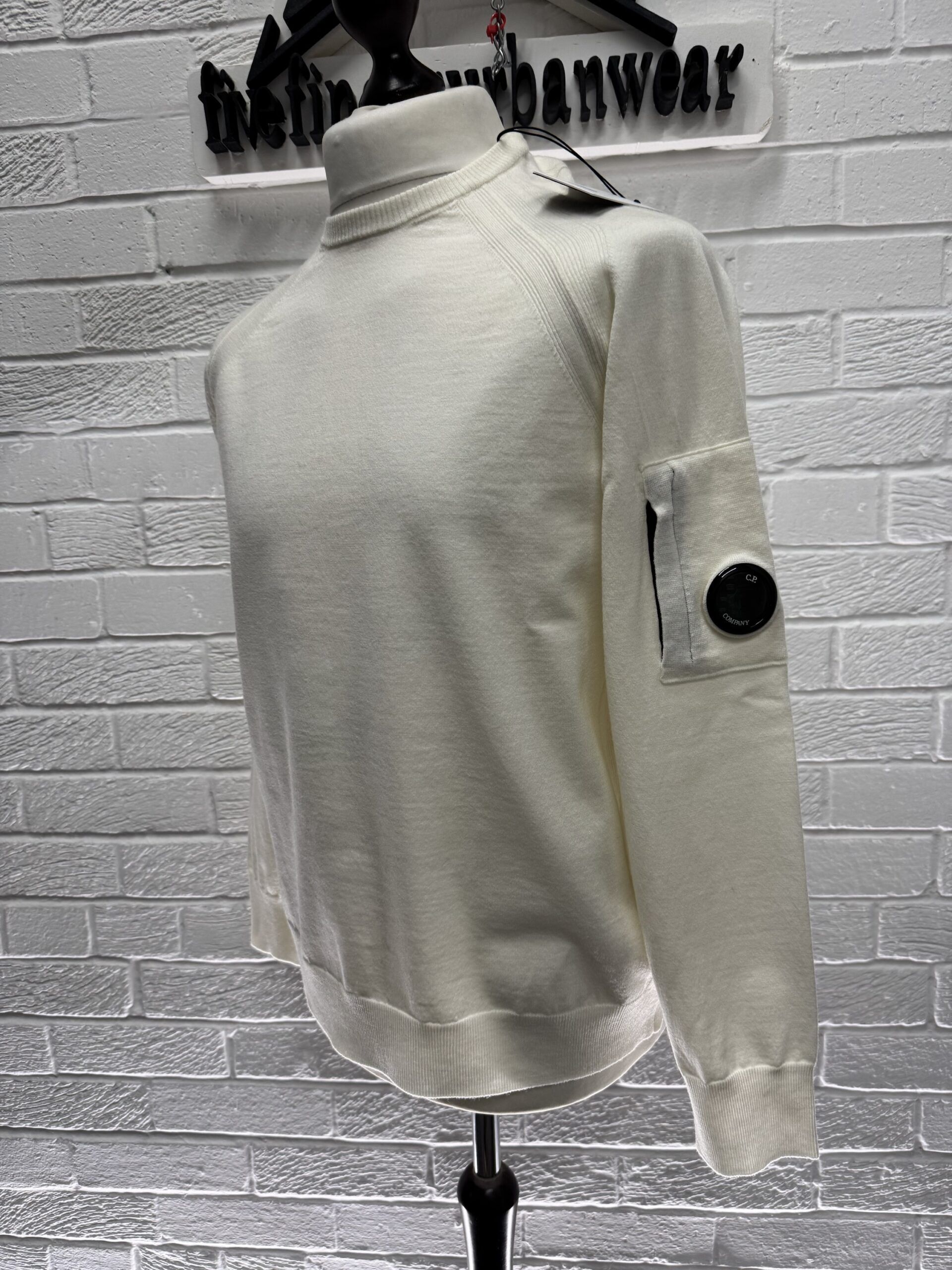 C.P. Company 049A Virgin Wool crew neck jumper in gauze white /103  -     Large / P2P 22” - Image 1