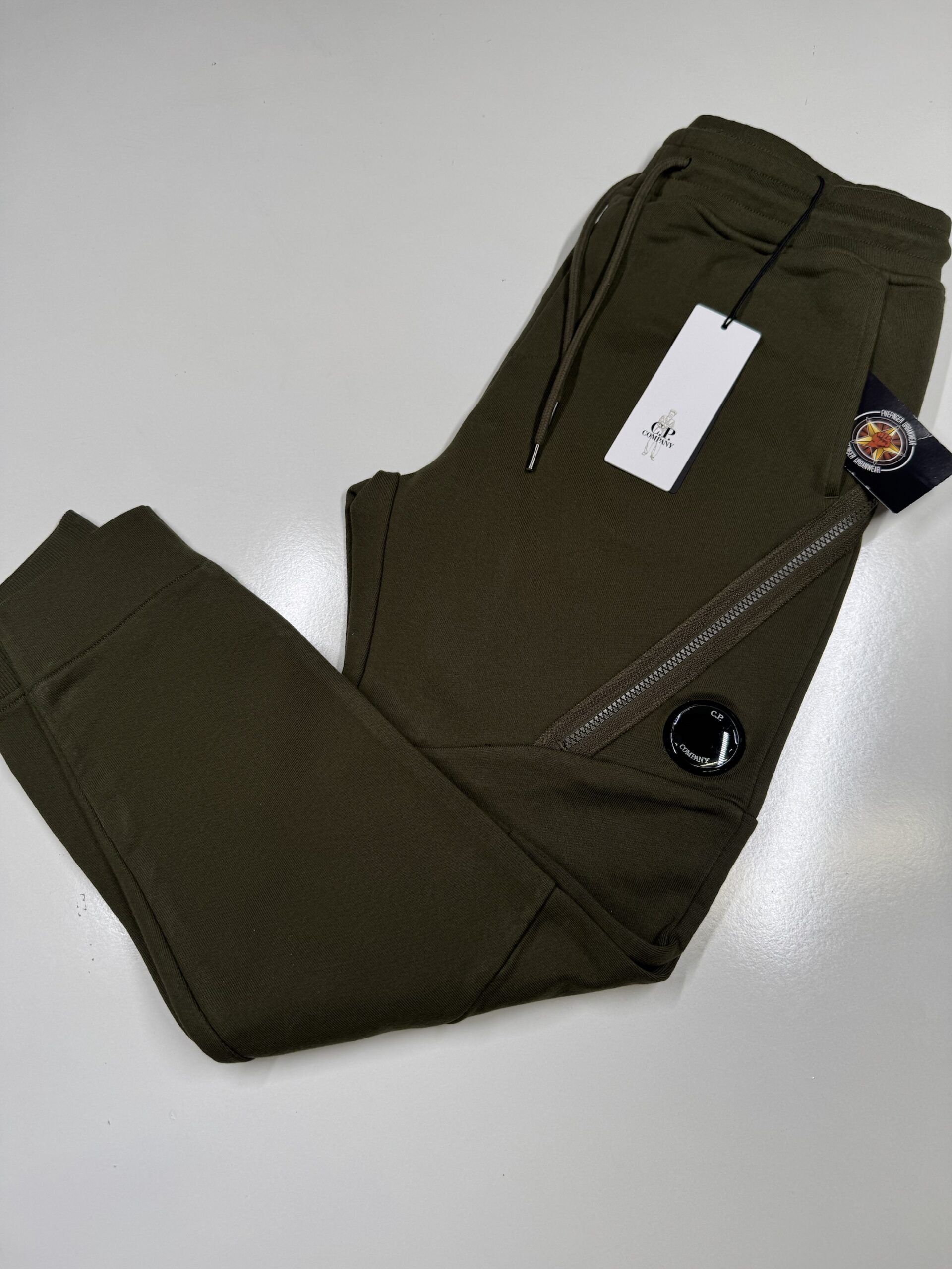 CP COMPANY 084A DIAGONAL RAISED FLEECE JOGGING PANTS IN GREEN / 683 - Image 1