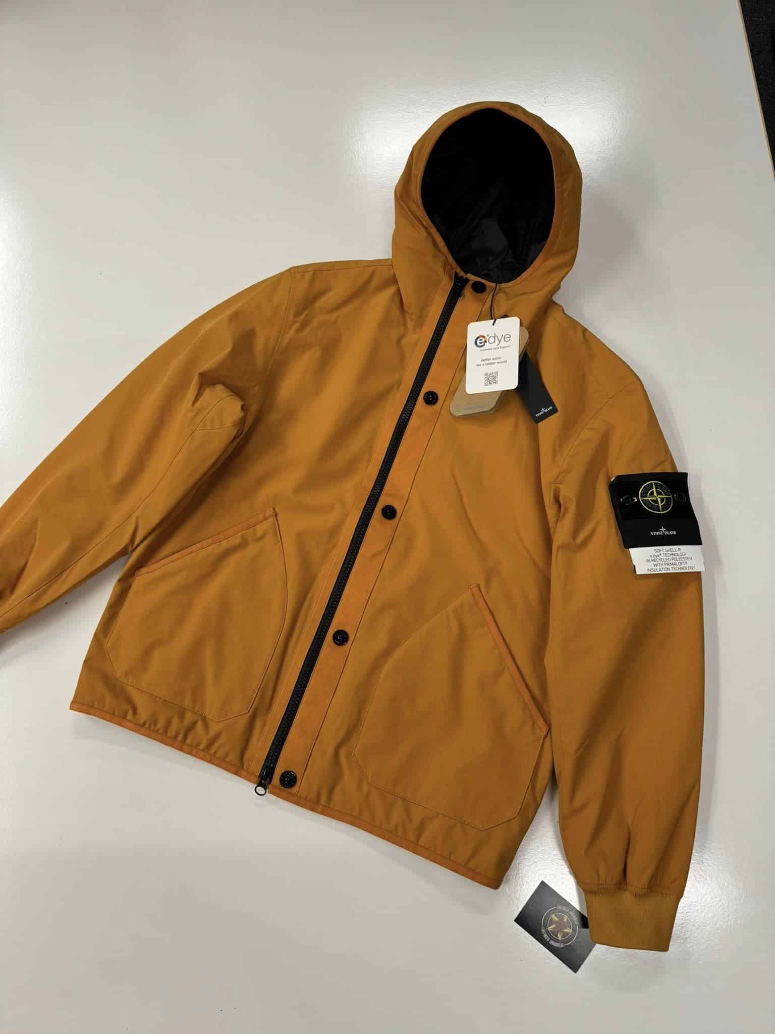 STONE ISLAND 41027 JACKET SOFT SHELL-R_E.DYE TECHNOLOGY IN RECYCLED POLYESTER WITH PRIMALOFT P.U.R.E INSULATION -   LARGE / p2p 24” - Image 1