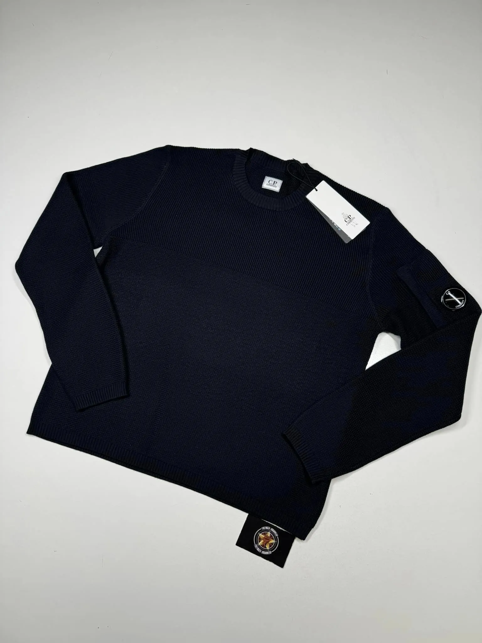 450748596_372797142515269_8485929978588677640_n C.P. company 145A crew knit in sea island cotton in navy - Image 1