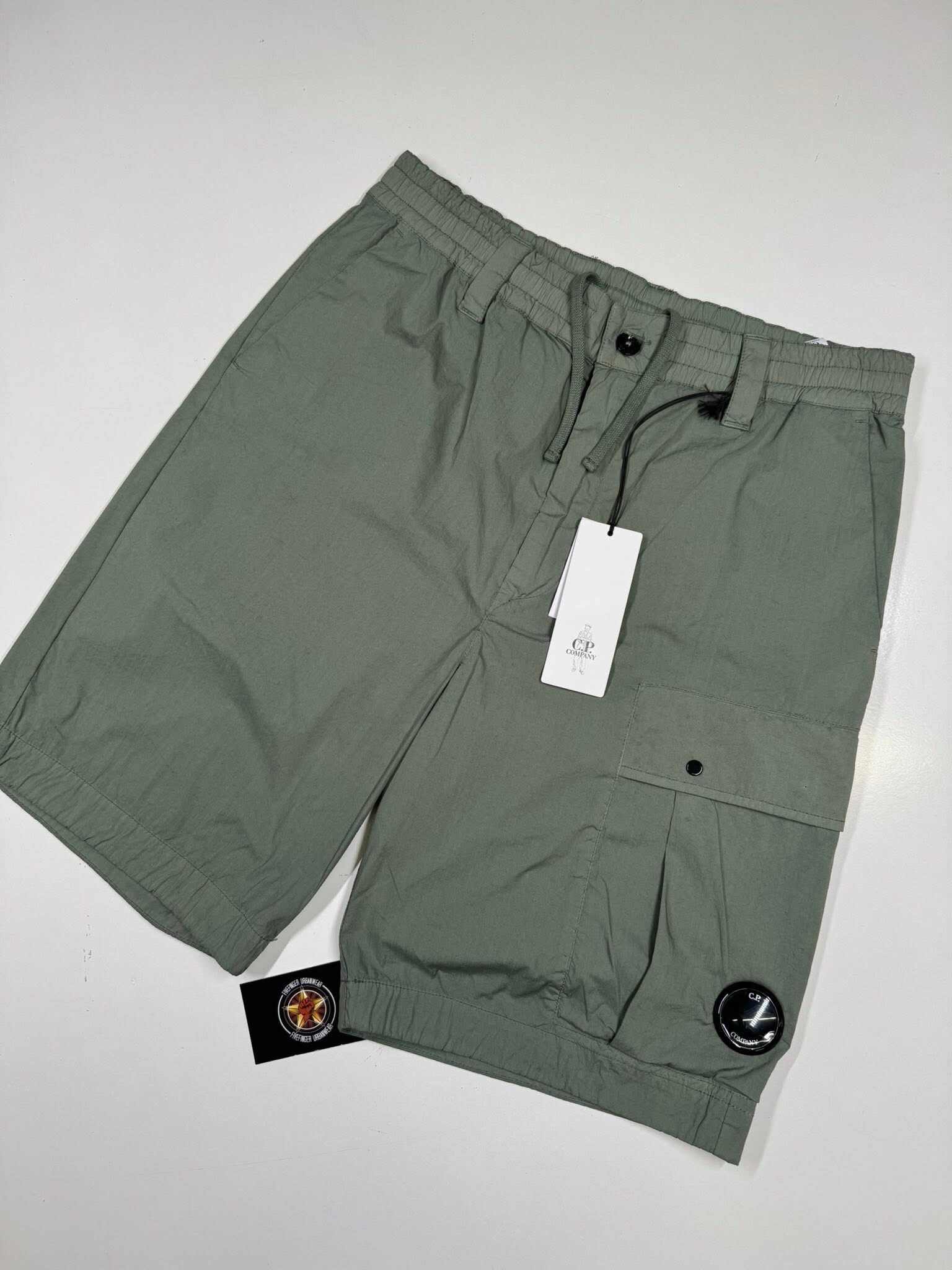 img_8686-2 Cp Company 254A Bermuda Cargo Shorts in 50 fili stretch - Green - Size 48 / w32” - Image 1