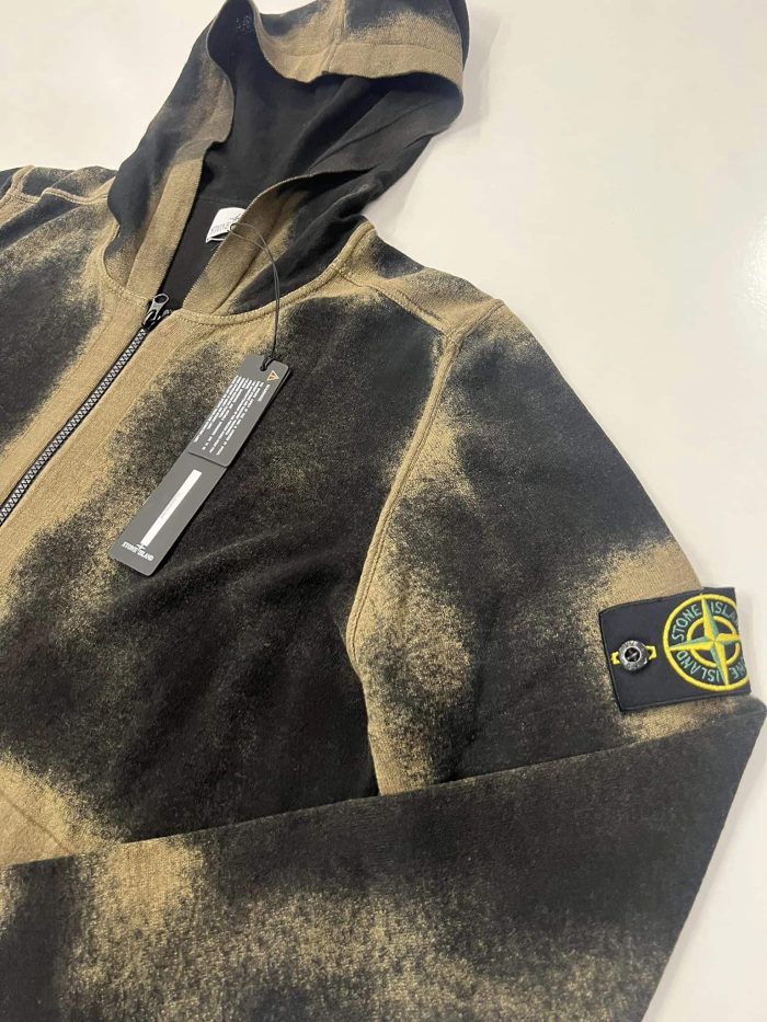 STONE ISLAND 545D9 HAND SPRAYED AIRBRUSH TREATMENT Hooded cardigan knit made in raw hand cotton. - Image 2