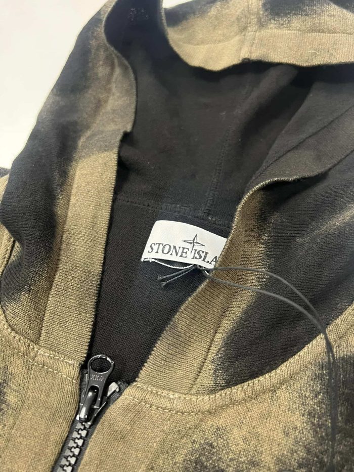 STONE ISLAND 545D9 HAND SPRAYED AIRBRUSH TREATMENT Hooded cardigan knit made in raw hand cotton. - Image 3