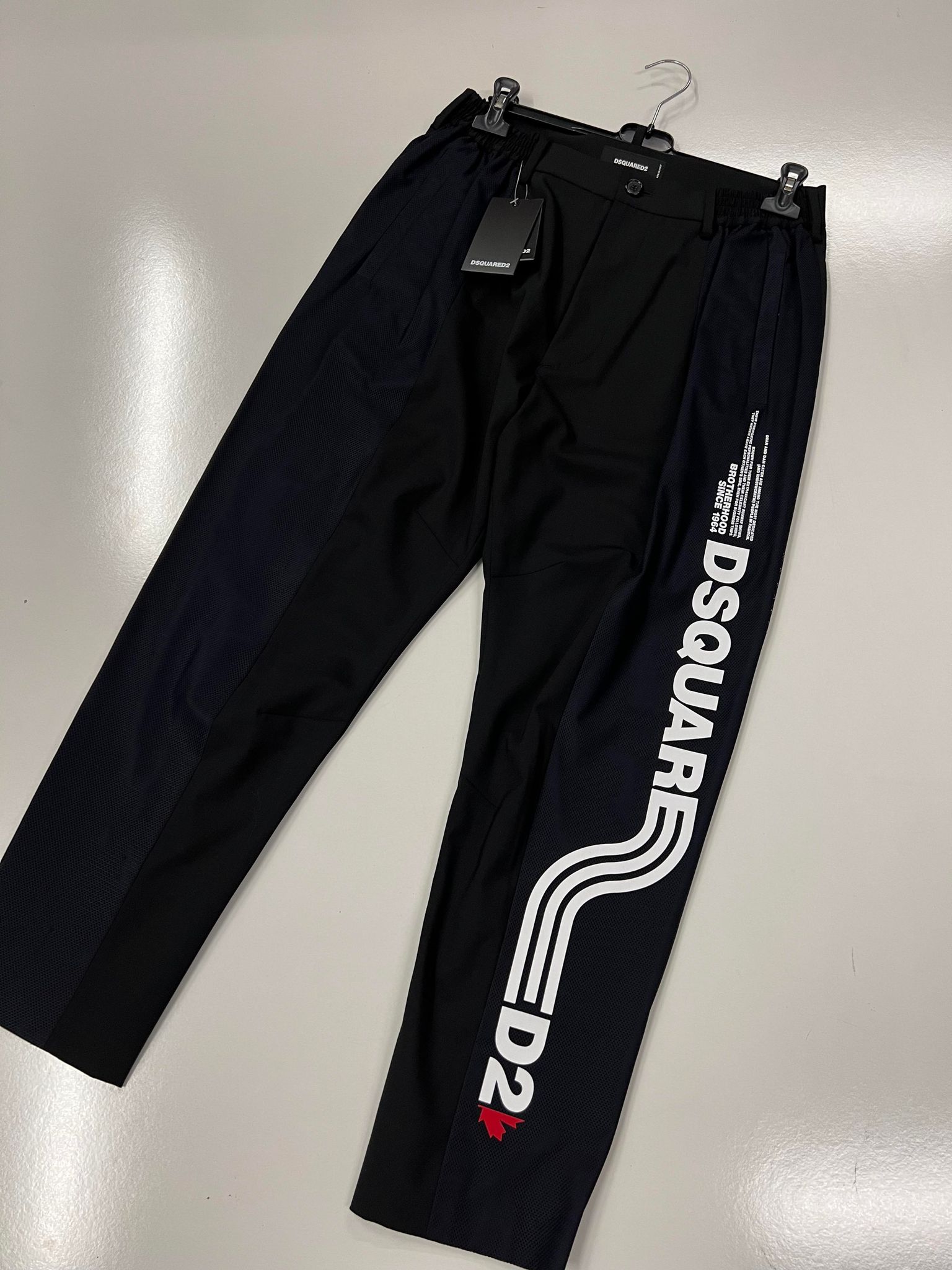 378464001_173184979143154_1258811092189817121_n D2/DSQUARED2 active trousers in black - Size 48 / w32” - Image 1