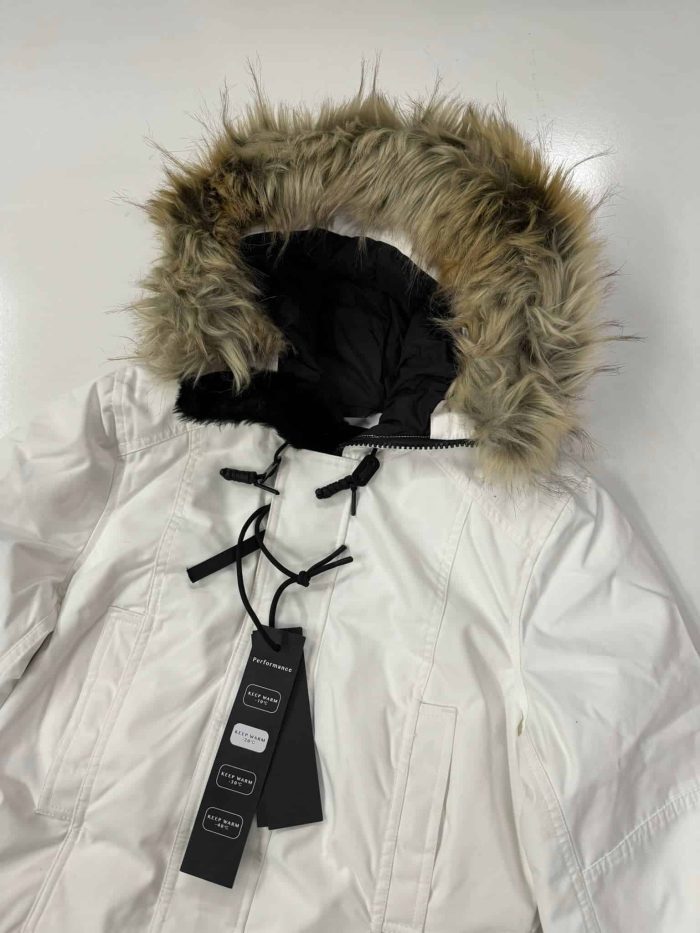 COAT OF ARMS - NEW YORK WOMENS HEAVY DOWN PARKA IN WHITE - Image 4