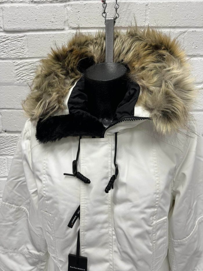 COAT OF ARMS - NEW YORK WOMENS HEAVY DOWN PARKA IN WHITE - Image 7