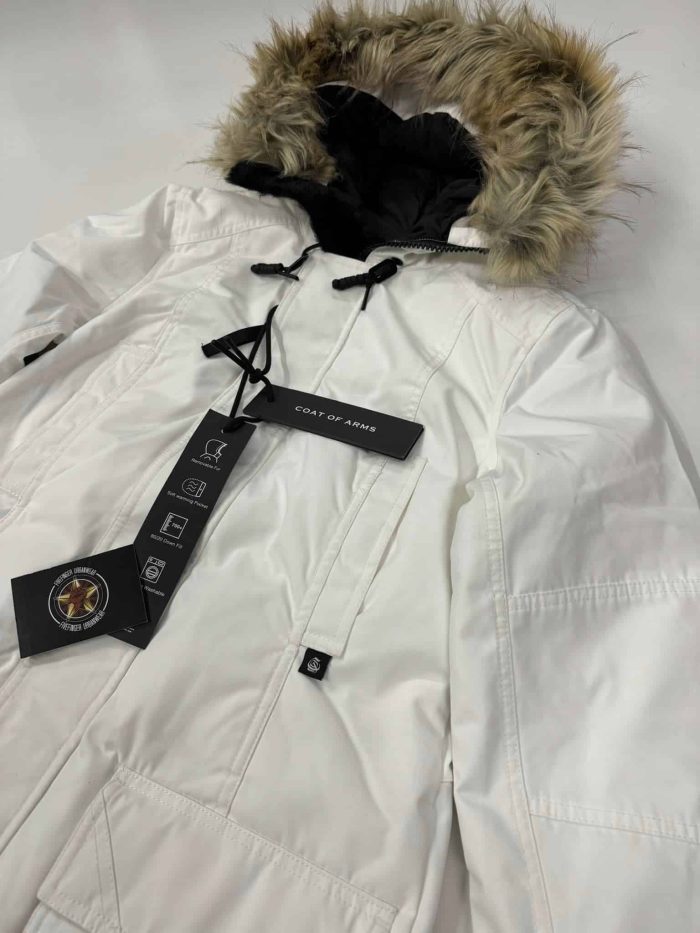 COAT OF ARMS - NEW YORK WOMENS HEAVY DOWN PARKA IN WHITE - Image 10