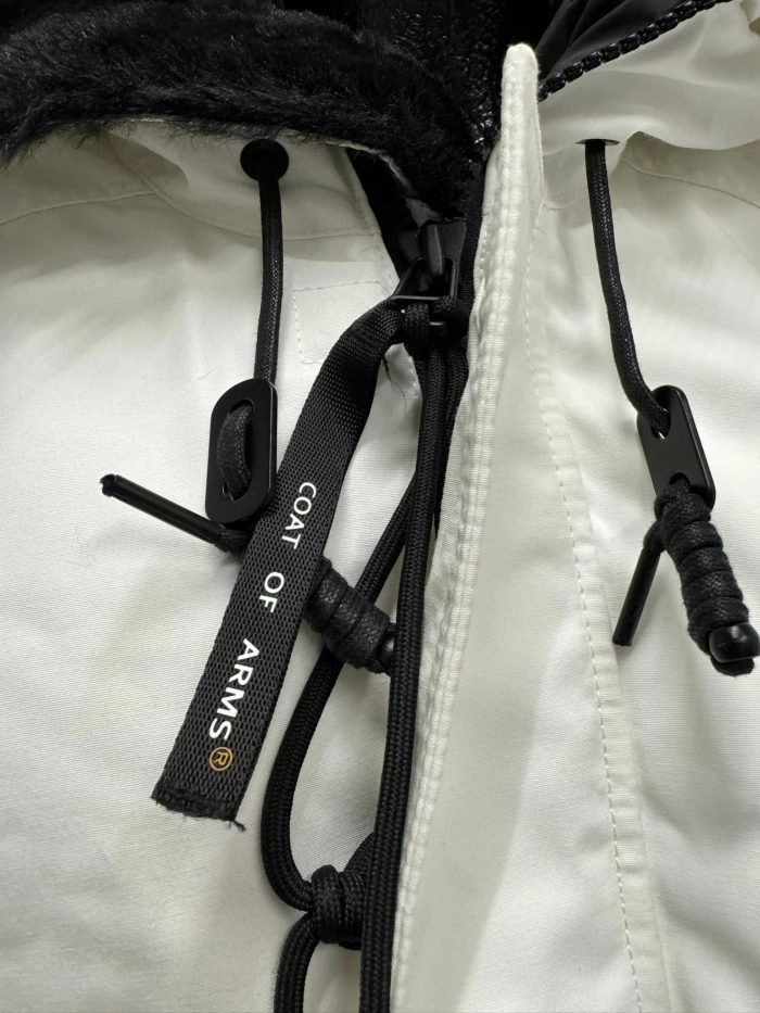 COAT OF ARMS - NEW YORK WOMENS HEAVY DOWN PARKA IN WHITE - Image 13