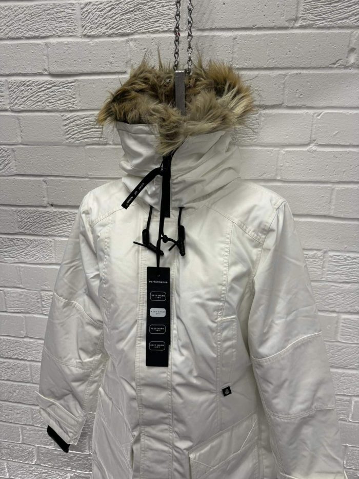 COAT OF ARMS - NEW YORK WOMENS HEAVY DOWN PARKA IN WHITE - Image 14