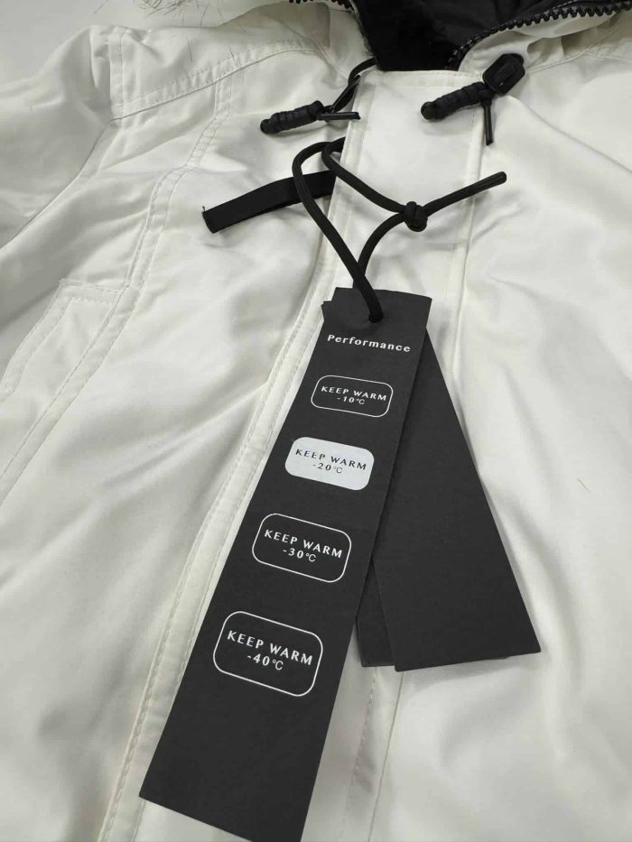 COAT OF ARMS - NEW YORK WOMENS HEAVY DOWN PARKA IN WHITE - Image 19