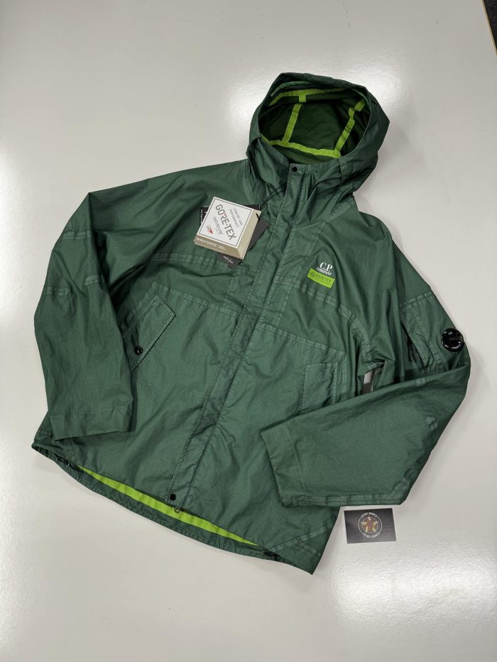 CP Company Gore G-type Hooded Jacket in Green - Size 50 / Large / p2p 24.5” - Image 1