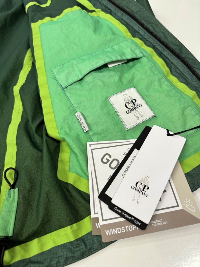CP Company Gore G-type Hooded Jacket in Green - Size 50 / Large / p2p 24.5” - Image 4