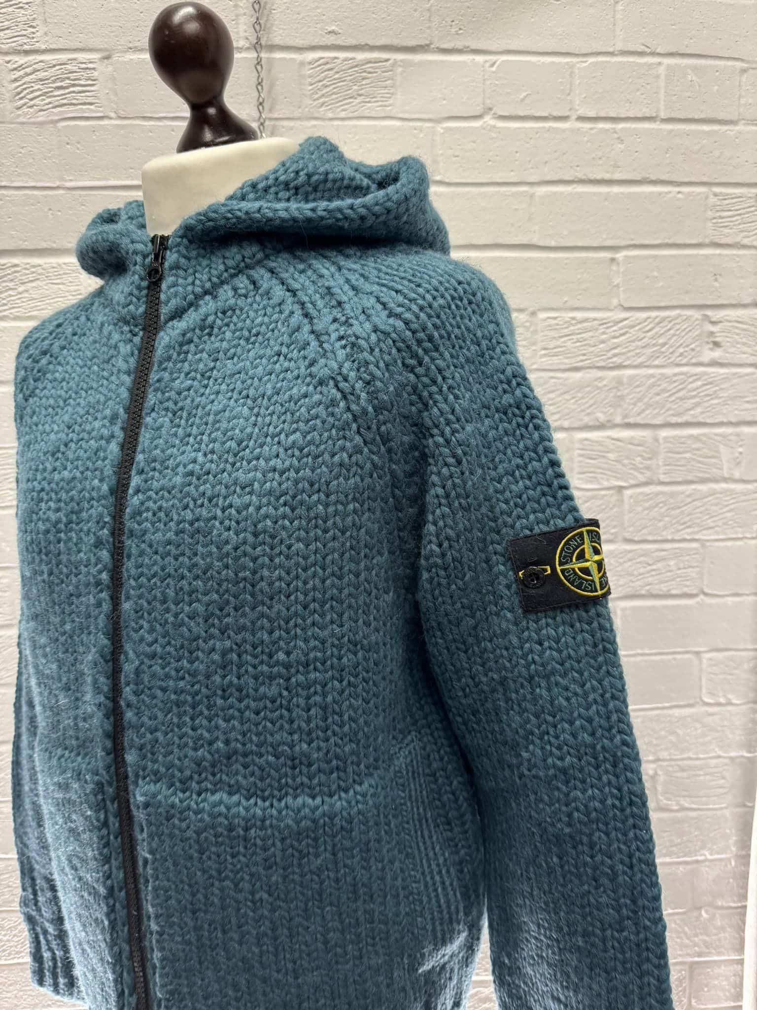 トップス STONE  Lambswool Hooded Cardigan STONE ISLAND LAMBSWOOL CARDIGAN WITH RESIN TREATED NYLON CANVAS