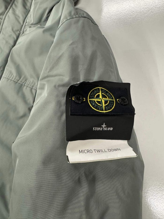 STONE ISLAND 70826 MICRO TWILL DOWN PARKA IN SAGE GREEN  -   Large / p2p 25” - Image 3