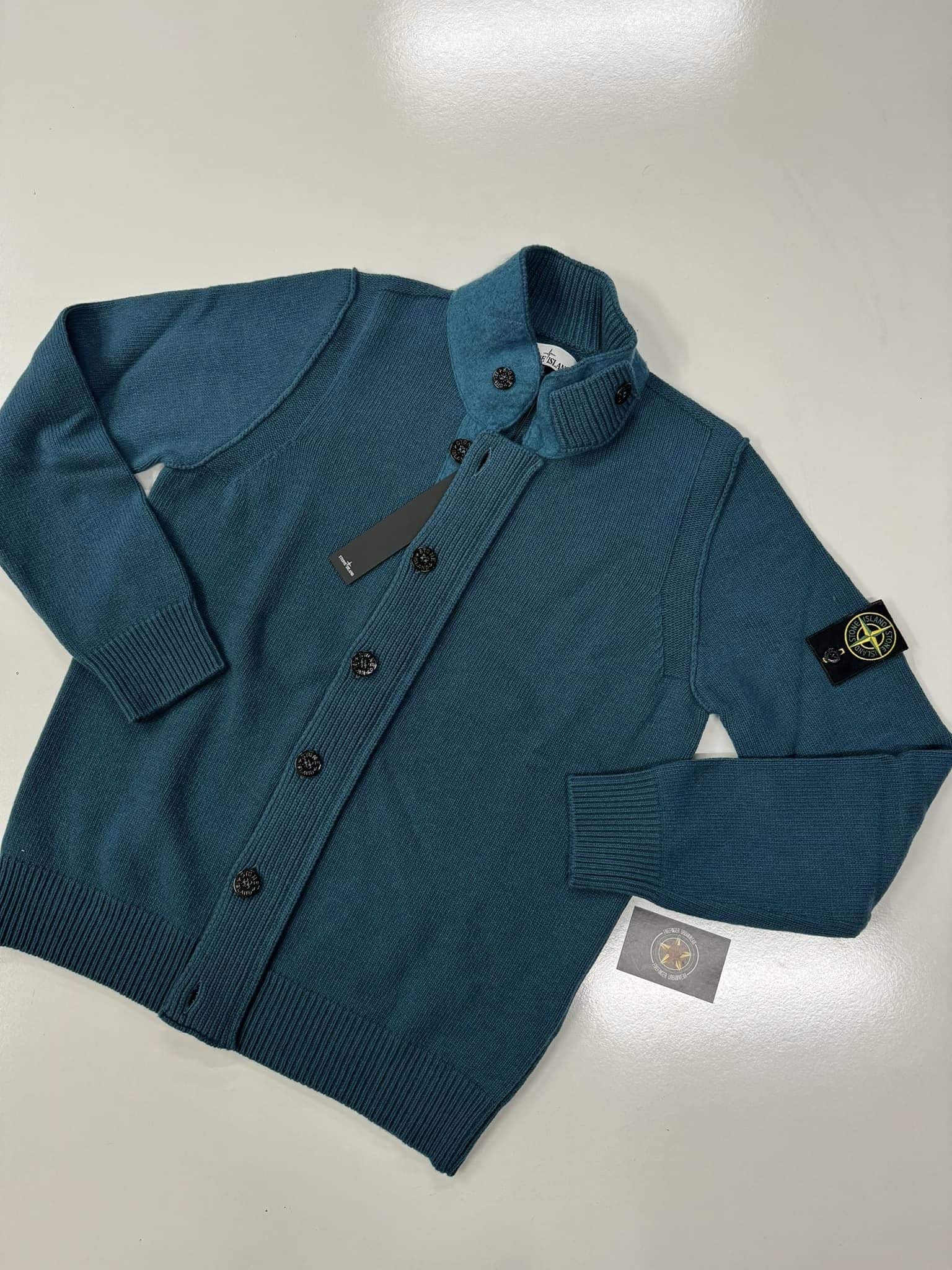 409420939_230749070053411_4757970654212682992_n Stone Island 547A3 Cardigan knit in lambswool - Large / 22” p2p - Image 1