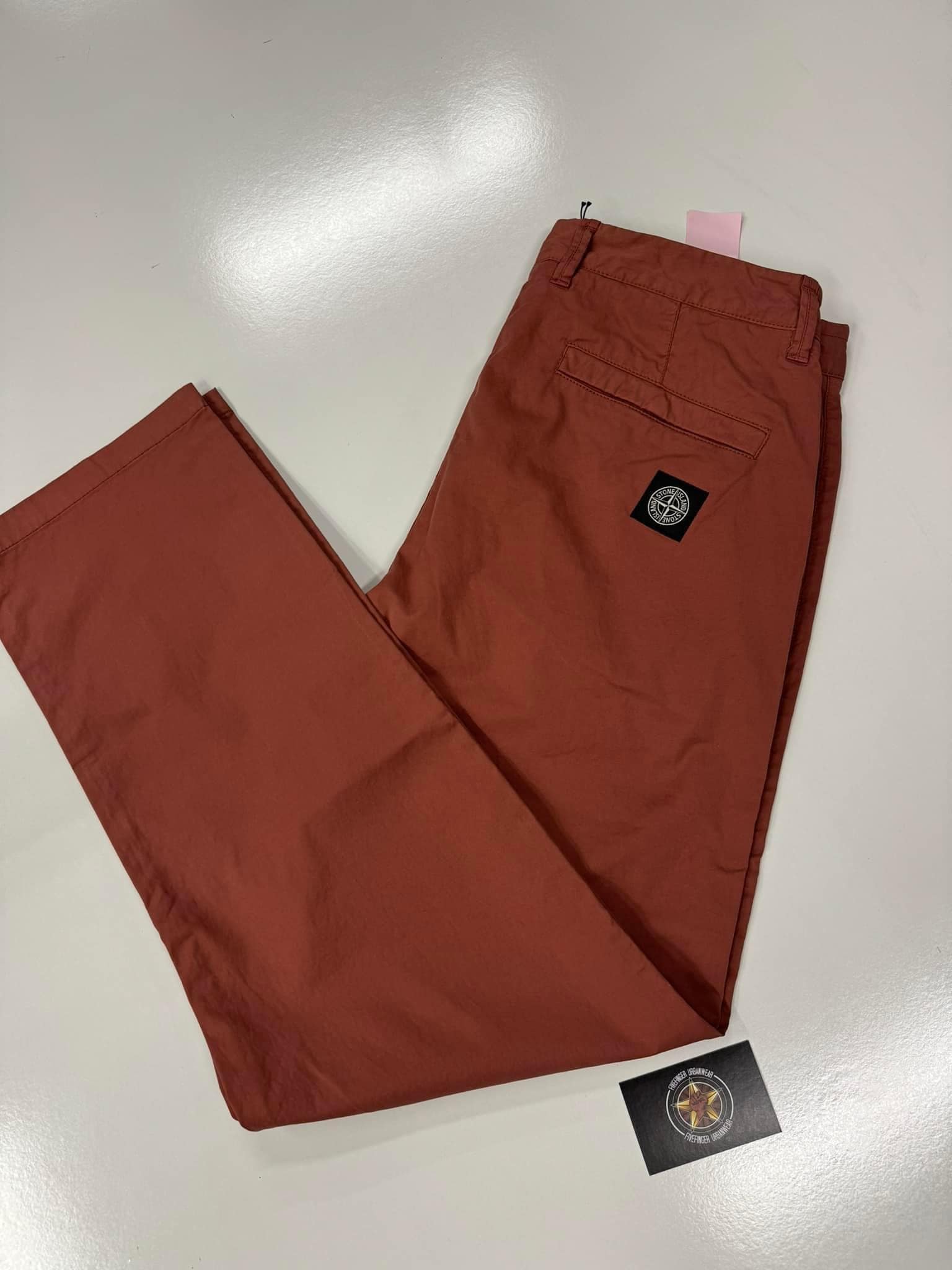 383005372_181801874948131_3366806905561297531_n Stone Island 31510 Stretch gabardine pants in rust. Regular fit W33” / L33” - Image 1