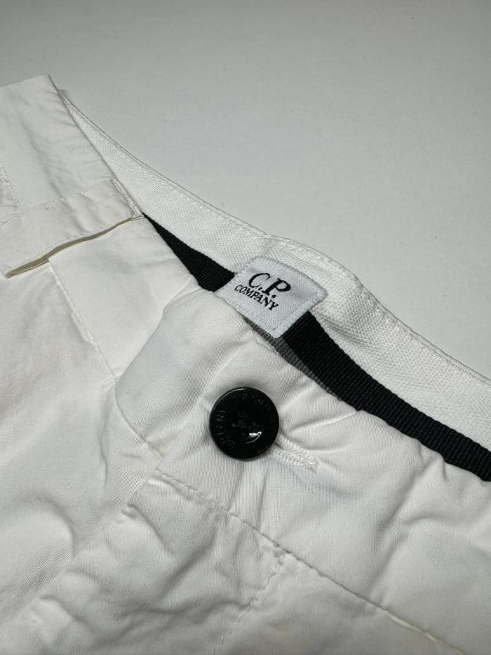 CP Company 268A Bermuda Cargo shorts in Twill Stretch. - White - Image 3