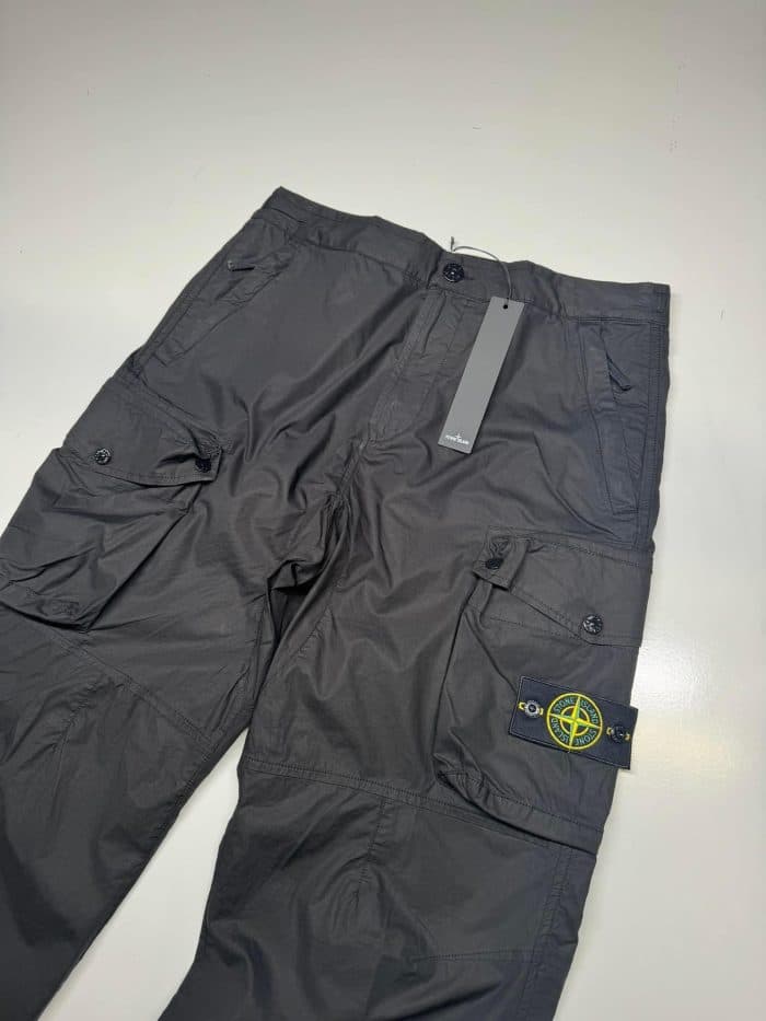 Stone Island 30203 Black Cargo trousers in light stretch cotton tela. - Image 3