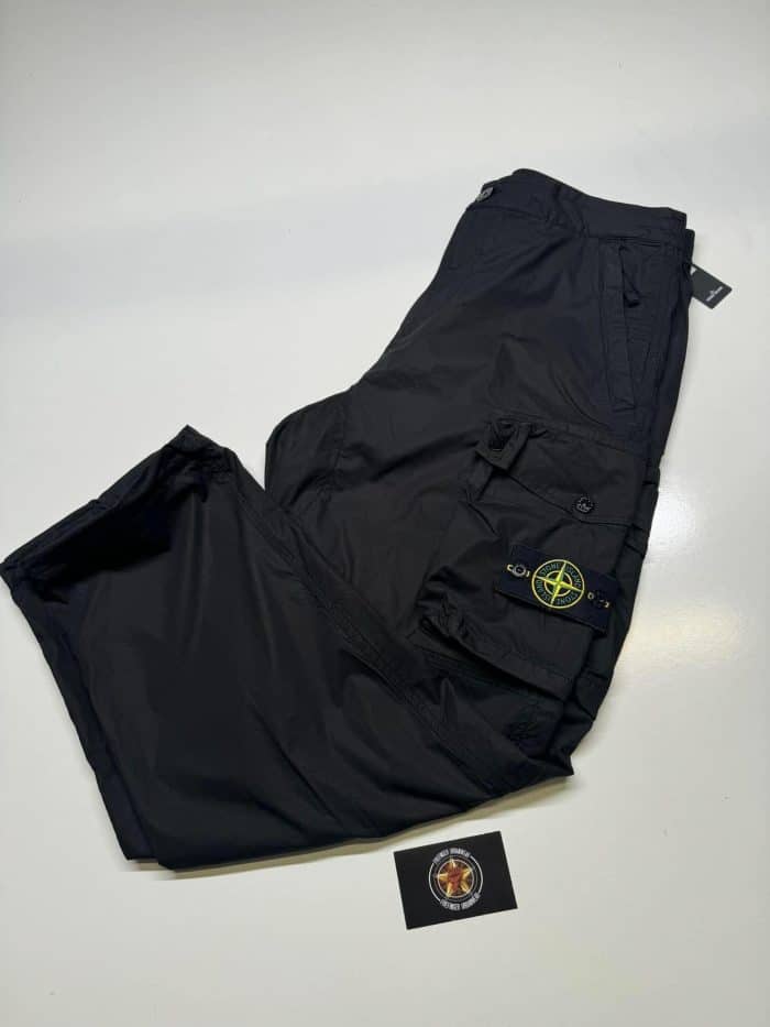 Stone Island 30203 Black Cargo trousers in light stretch cotton tela. - Image 1