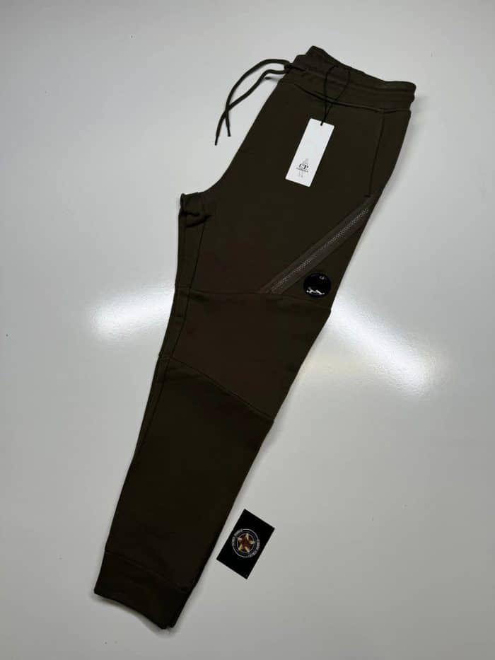 CP Company Diagonal Raised Fleece Lens Pocket Sweatpants in Dark Green. - Image 3
