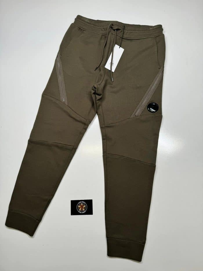CP Company Diagonal Raised Fleece Lens Pocket Sweatpants in Dark Green. - Image 4