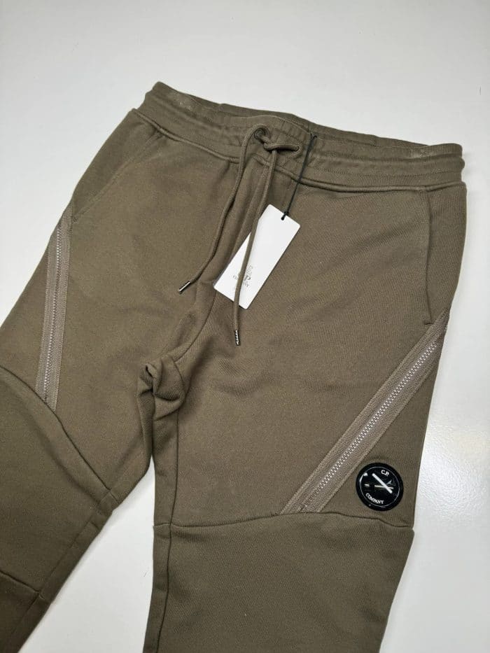 CP Company Diagonal Raised Fleece Lens Pocket Sweatpants in Dark Green. - Image 5