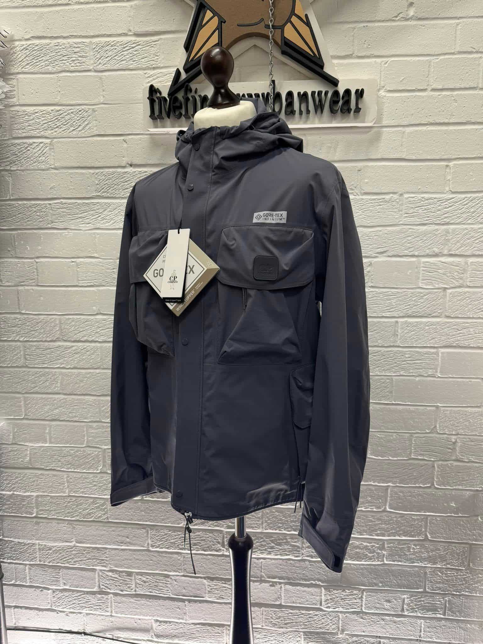 注目ショップ・ブランドのギフト C.P. Company Jacket Infinium 3L Gore-Tex Series Metropolis ジャケット・アウター