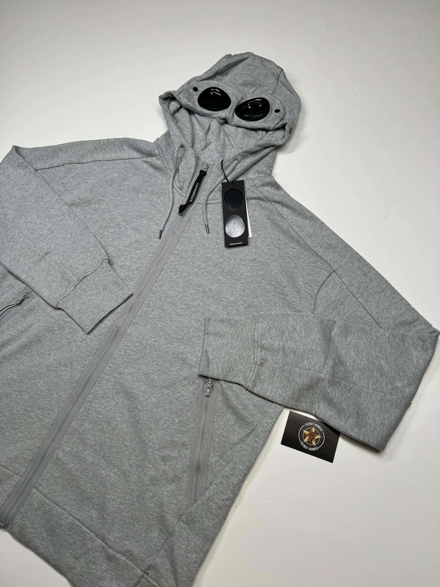cp.company グレーパーカー goggle hoodie C.P. Company - Grey goggle hoodie with zip - BLS Fashion
