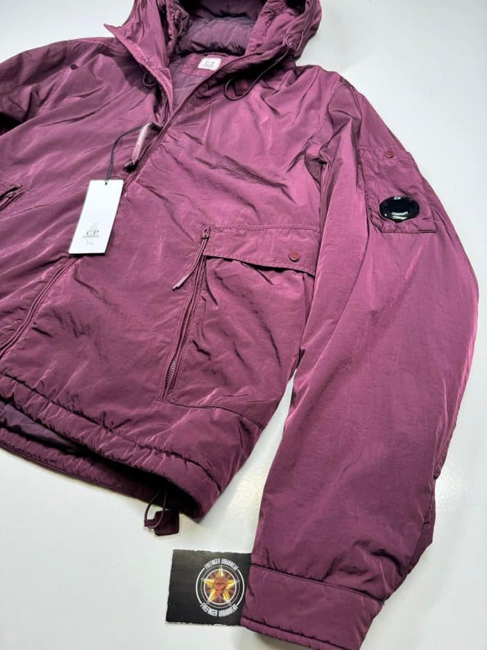 CP Company Chrome- R padded hooded jacket in plum 

Size 50 / Large / p2p 24” outer - Image 3