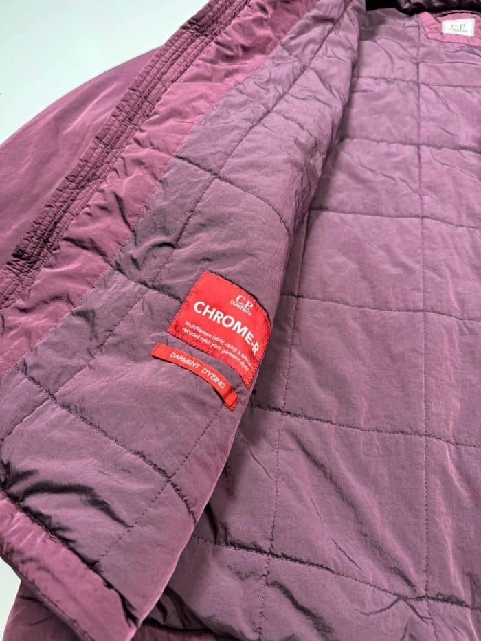 CP Company Chrome- R padded hooded jacket in plum 

Size 50 / Large / p2p 24” outer - Image 4