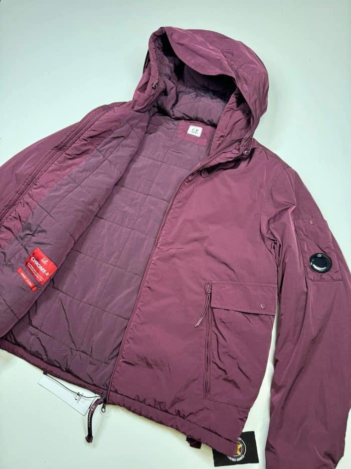 CP Company Chrome- R padded hooded jacket in plum 

Size 50 / Large / p2p 24” outer - Image 5